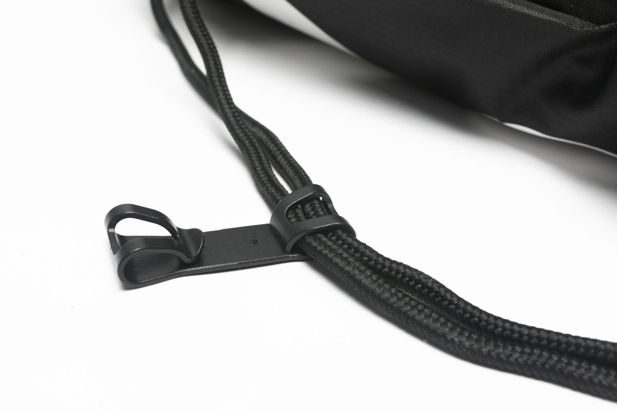 Drawstring WP Backpack – Maroon White Geckobrands - Imagen 6